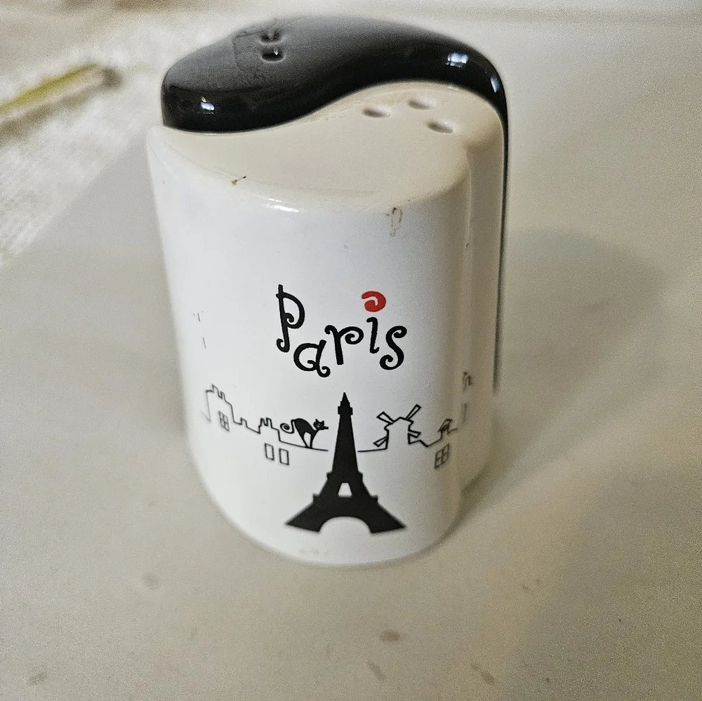 Paris Black and White Yin & Yang  Salt Shaker Set.